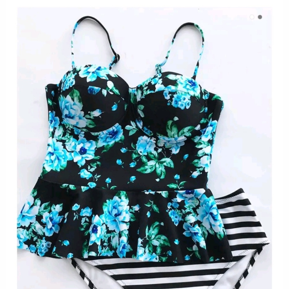 *TOP ONLY* New Cupshe Floral Print Tankini top